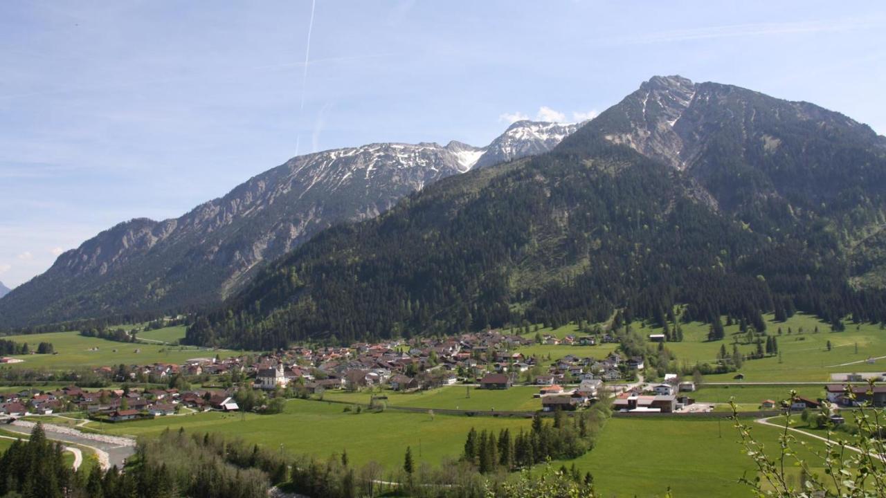 Alpenchalet Vils Tirol Bagian luar foto