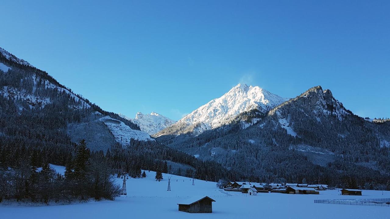 Alpenchalet Vils Tirol Bagian luar foto
